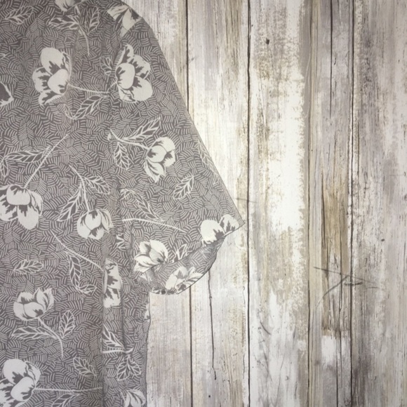 Entro Split Neck Grey Floral Oversized Blouse - Picture 2 of 5